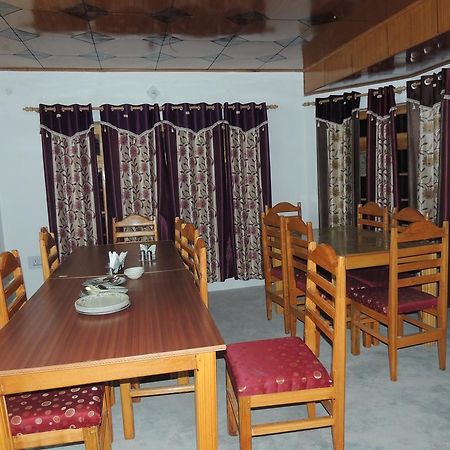 Ldumra Oasis Hundar Bagian luar foto