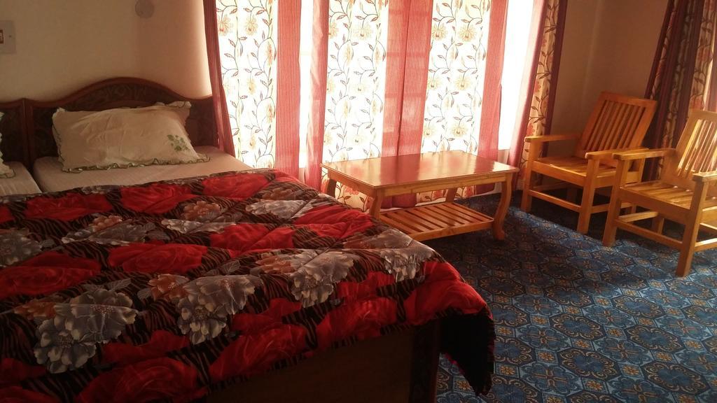Ldumra Oasis Hundar Bagian luar foto