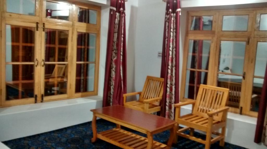 Ldumra Oasis Hundar Bagian luar foto