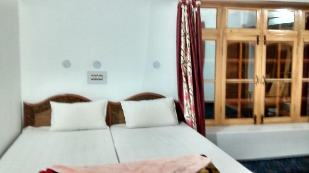 Ldumra Oasis Hundar Bagian luar foto