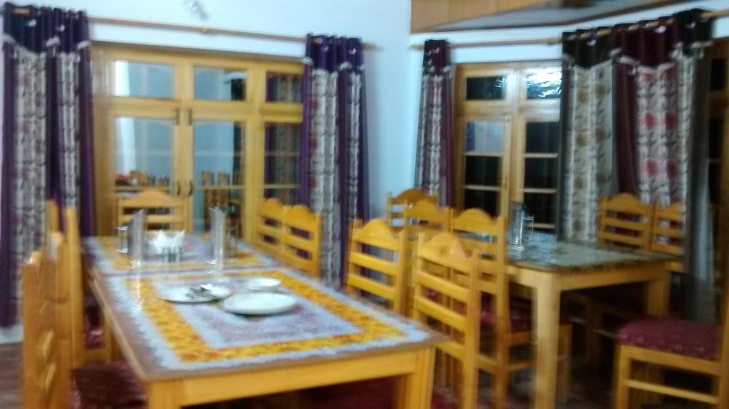 Ldumra Oasis Hundar Bagian luar foto