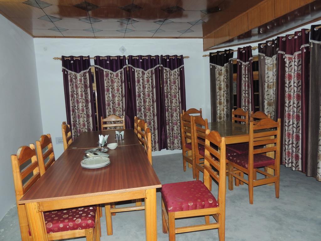 Ldumra Oasis Hundar Bagian luar foto